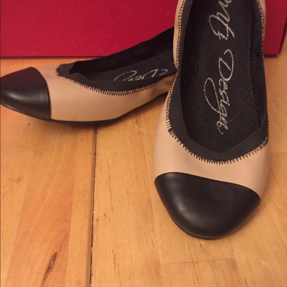 NWT Mti Design Flats, s.7